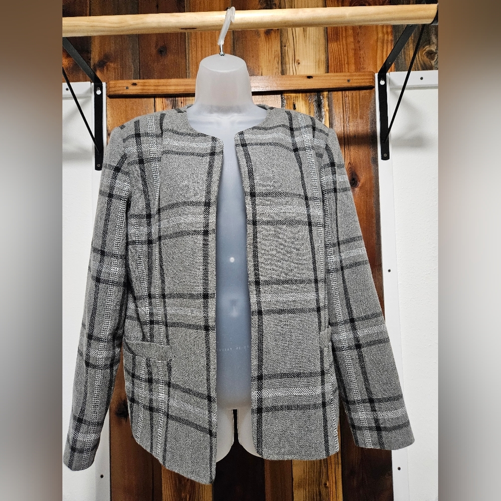 Classic Women's Gray Checkered Blazer